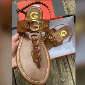 Guess thong sandals khaki-Tan color! size 6!